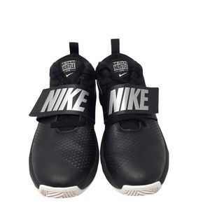 Nike Kids Team Hustle D8 (Big Kids) 4.5 Y